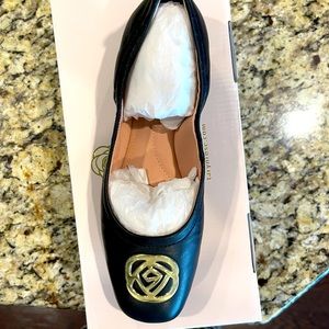 Taryn Rose black size 7.5 leather flats.